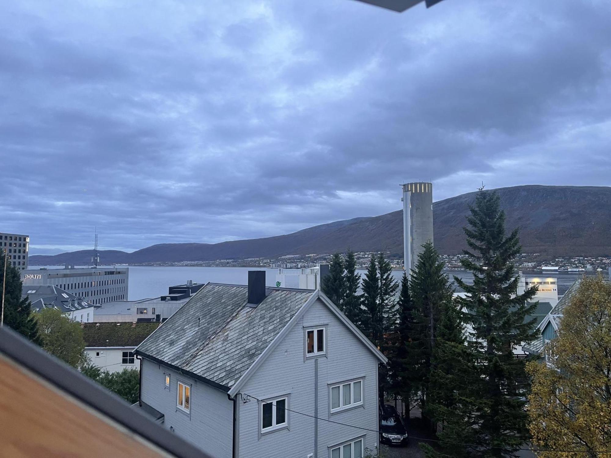 Nice Apartment Near To City Center Of Tromso Bagian luar foto